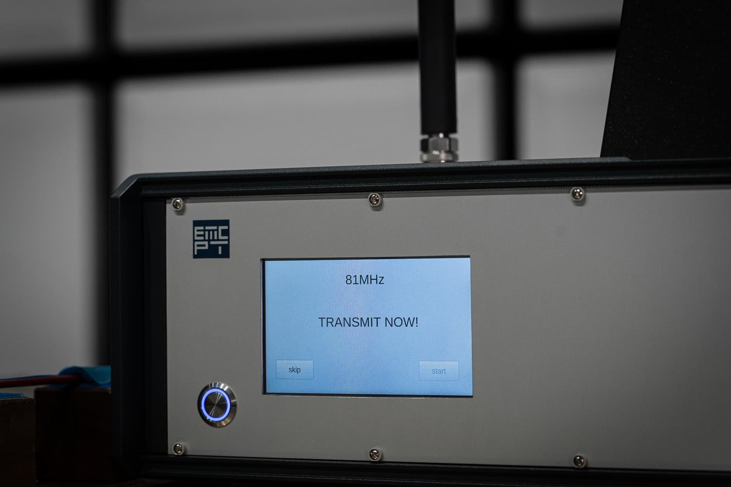 PTE-Gerät bei der Datenübertragung im Labor